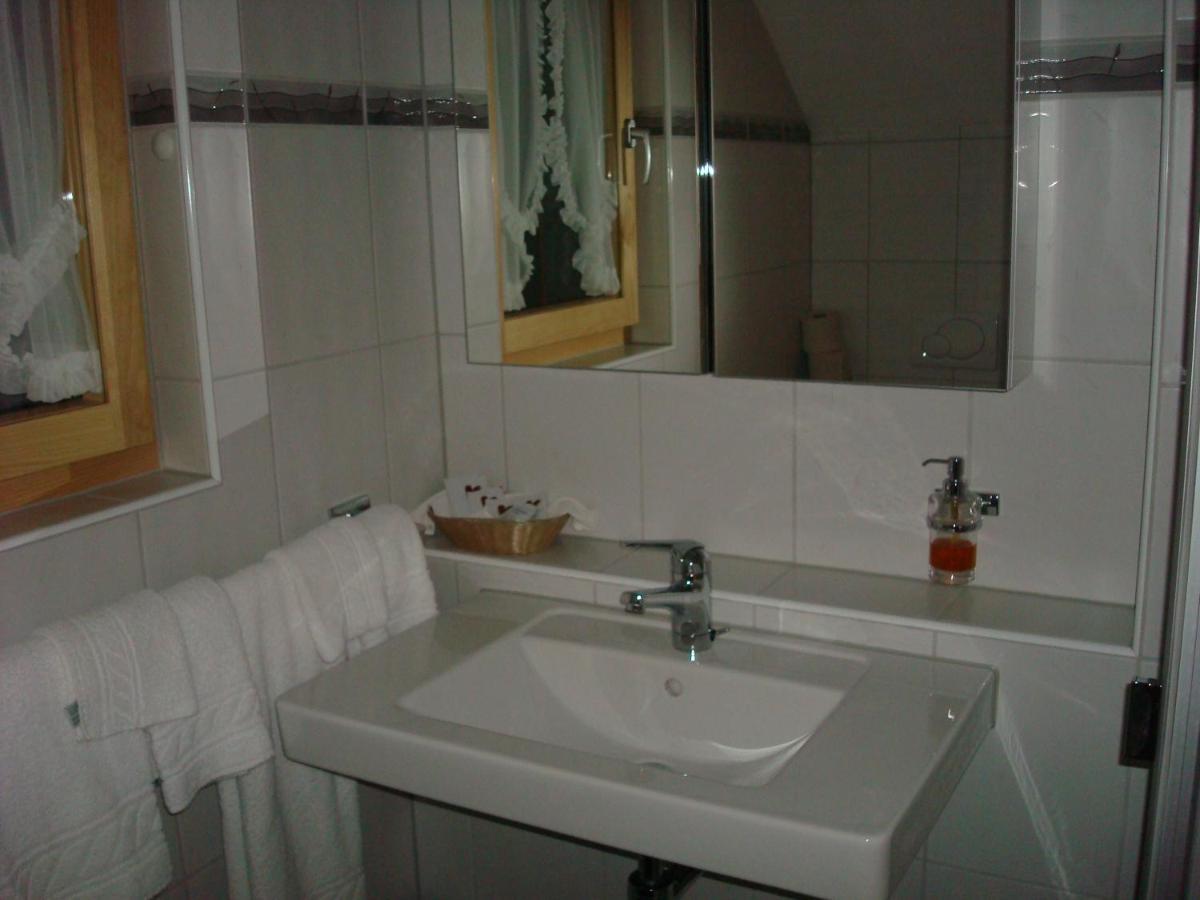 Hotel Gasthof Kreuz Welschenrohr エクステリア 写真