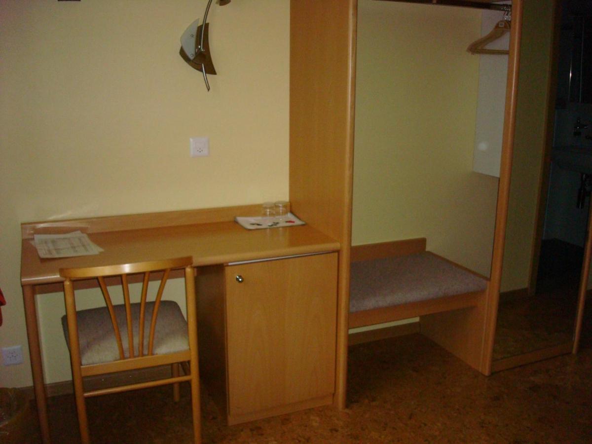 Hotel Gasthof Kreuz Welschenrohr エクステリア 写真